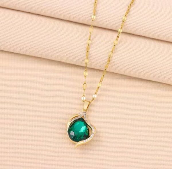 New Vintage Style Light Luxury Green Water Drop Pendant Necklace For Women Trendy Stainless Steel Jewelry Ladies Wedding Jewelry