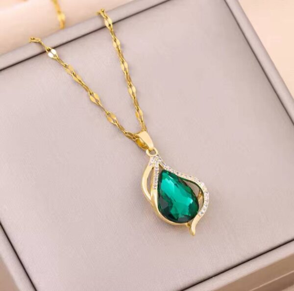 New Vintage Style Light Luxury Green Water Drop Pendant Necklace For Women Trendy Stainless Steel Jewelry Ladies Wedding Jewelry