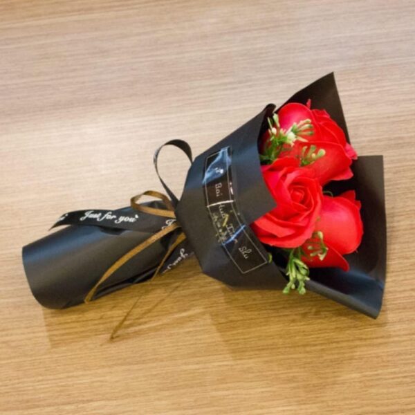 Stunning Red 3-Headed Artificial Rose Bouquet - Perfect Gift for Her this Valentine's Day! 🌹💖 Ideal for Best Friends, Girlfriends, and Special Occasions! 🎁✨